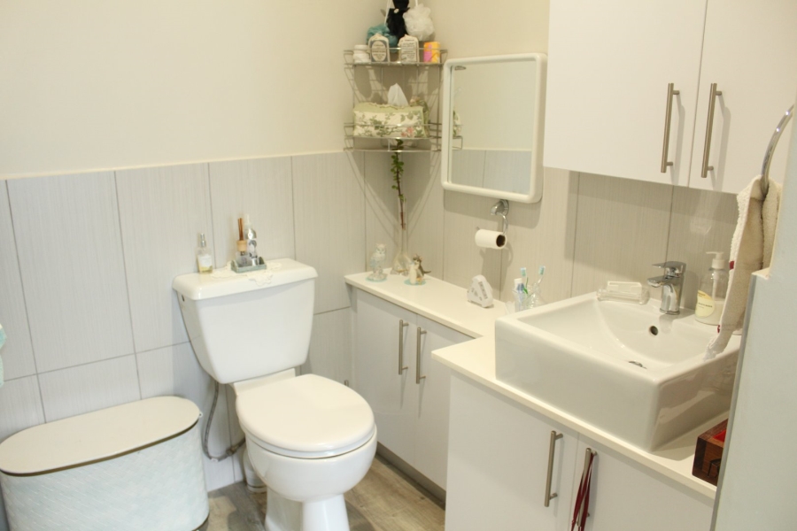 To Let 1 Bedroom Property for Rent in Zevenwacht Farm Village Western Cape